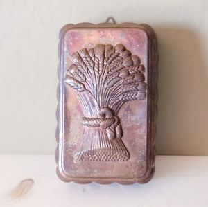 Decorative wheat wall hanging jello mold